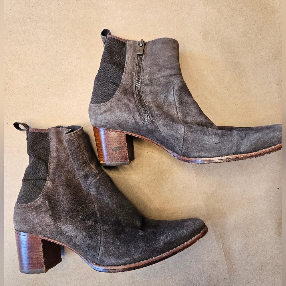 Vintage Timberland Chelsea boots. Size 8